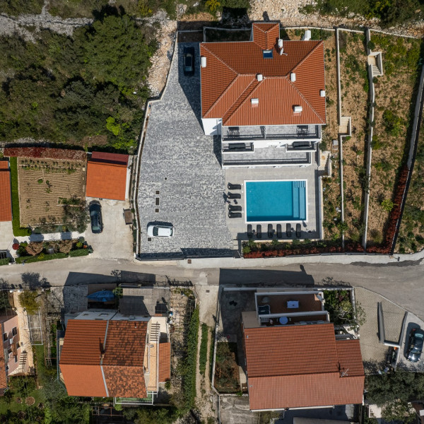 Villa Barbara & Zoran, Villa Barbara & Zoran with free parking and heated swimming pool, Seget Vranjica - Croatia Seget Vranjica
