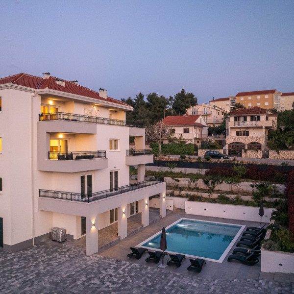 Villa Barbara & Zoran, Villa Barbara & Zoran with free parking and heated swimming pool, Seget Vranjica - Croatia Seget Vranjica