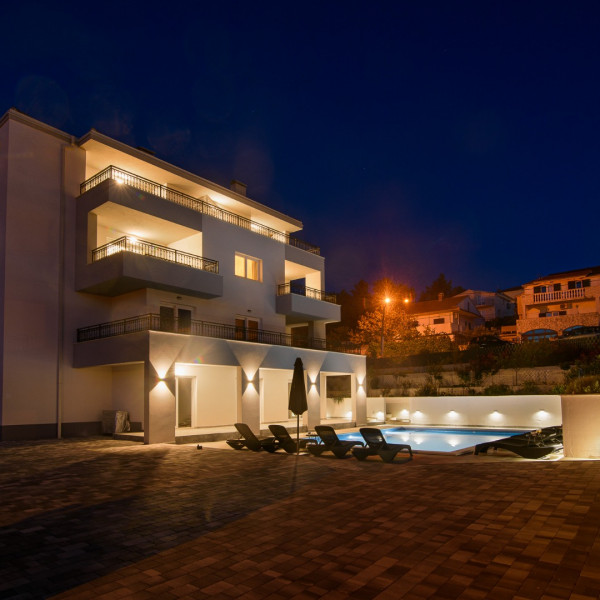Villa Barbara & Zoran, Villa Barbara & Zoran with free parking and heated swimming pool, Seget Vranjica - Croatia Seget Vranjica