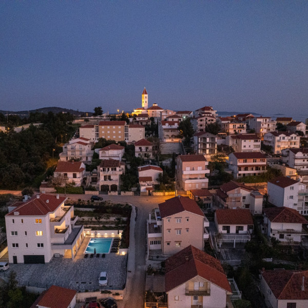 Villa Barbara & Zoran, Villa Barbara & Zoran with free parking and heated swimming pool, Seget Vranjica - Croatia Seget Vranjica