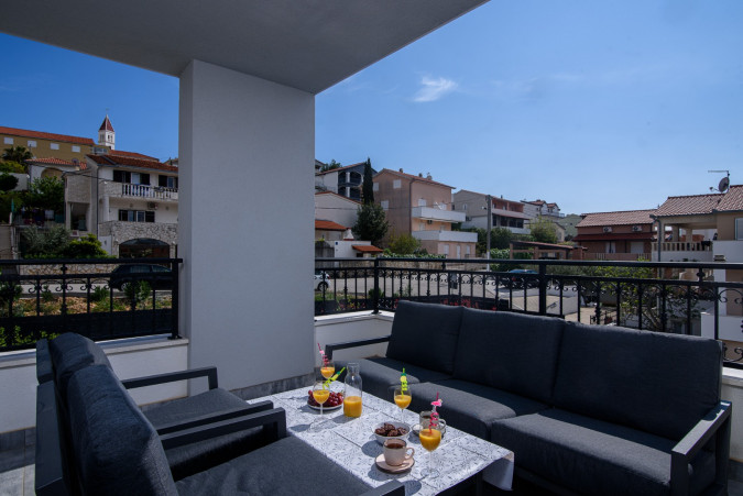 4+1 Apartment 3, Villa Barbara & Zoran with free parking and heated swimming pool, Seget Vranjica - Croatia Seget Vranjica
