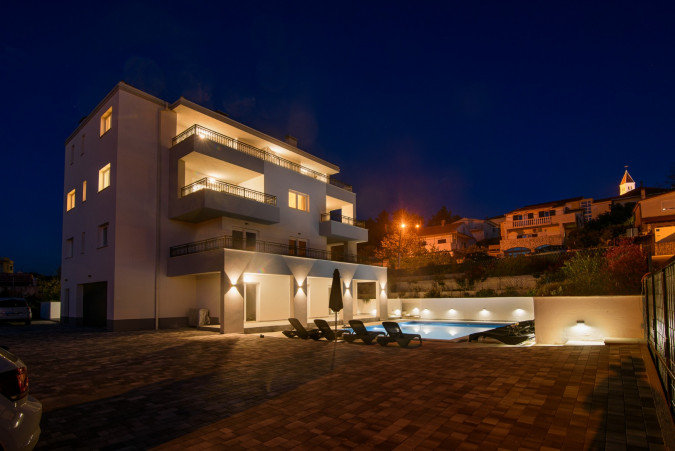 Villa Barbara & Zoran with free parking and heated swimming pool, Seget Vranjica - Croatia Seget Vranjica