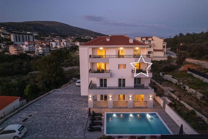 4+1 Apartment 3, Villa Barbara & Zoran with free parking and heated swimming pool, Seget Vranjica - Croatia Seget Vranjica