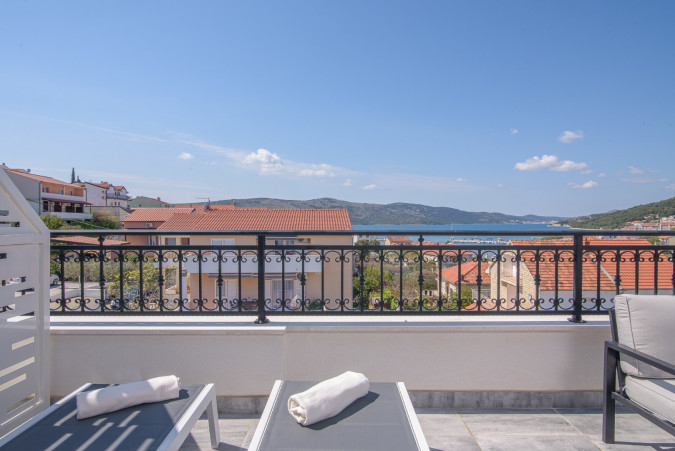 2+1 Apartment 2, Villa Barbara & Zoran with free parking and heated swimming pool, Seget Vranjica - Croatia Seget Vranjica