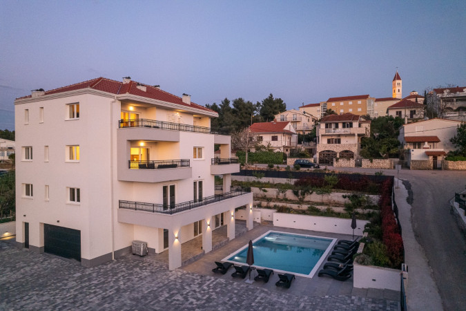 Villa Barbara & Zoran with free parking and heated swimming pool, Seget Vranjica - Croatia Seget Vranjica