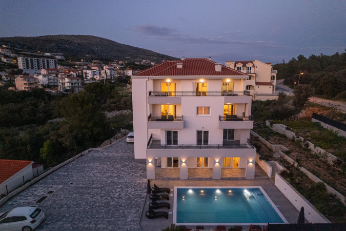 Villa Barbara & Zoran with free parking and heated swimming pool, Seget Vranjica - Croatia Seget Vranjica