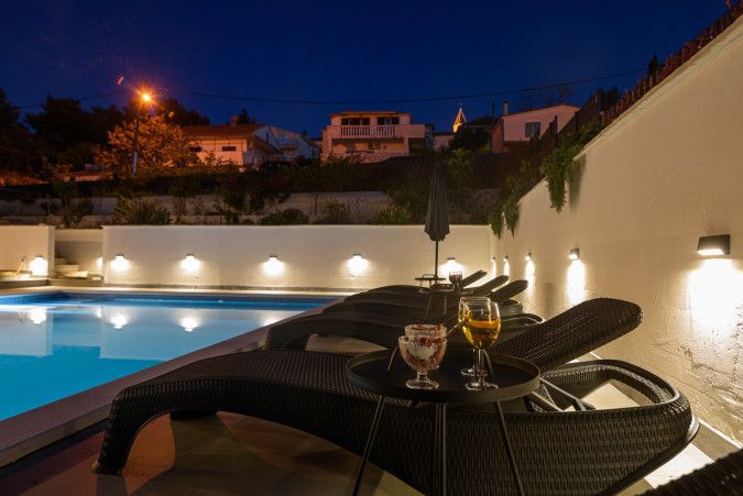 Villa Barbara & Zoran with free parking and heated swimming pool, Seget Vranjica - Croatia Seget Vranjica