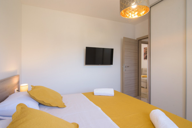 2+1 Apartment 2, Villa Barbara & Zoran with free parking and heated swimming pool, Seget Vranjica - Croatia Seget Vranjica