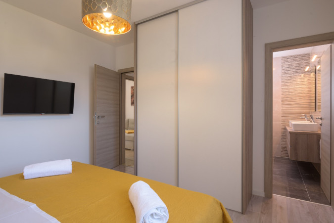 2+1 Apartment 2, Villa Barbara & Zoran with free parking and heated swimming pool, Seget Vranjica - Croatia Seget Vranjica
