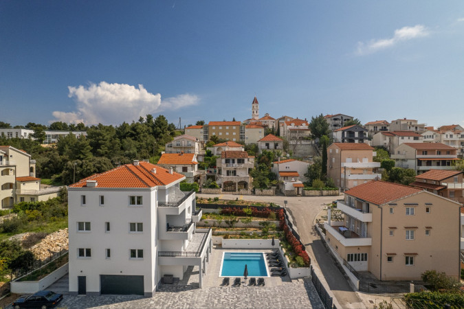 Villa Barbara & Zoran with free parking and heated swimming pool, Seget Vranjica - Croatia Seget Vranjica