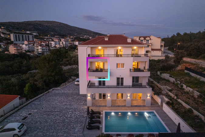 4+1 Apartment 4, Villa Barbara & Zoran with free parking and heated swimming pool, Seget Vranjica - Croatia Seget Vranjica