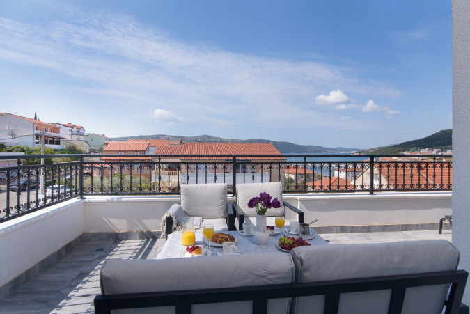 2+1 Apartment 1, Villa Barbara & Zoran with free parking and heated swimming pool, Seget Vranjica - Croatia Seget Vranjica