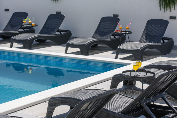 Villa Barbara & Zoran with free parking and heated swimming pool, Seget Vranjica - Croatia Seget Vranjica