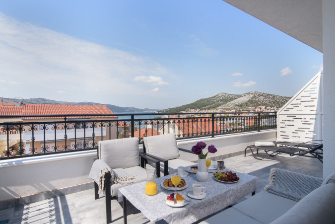 2+1 Apartment 1, Villa Barbara & Zoran with free parking and heated swimming pool, Seget Vranjica - Croatia Seget Vranjica