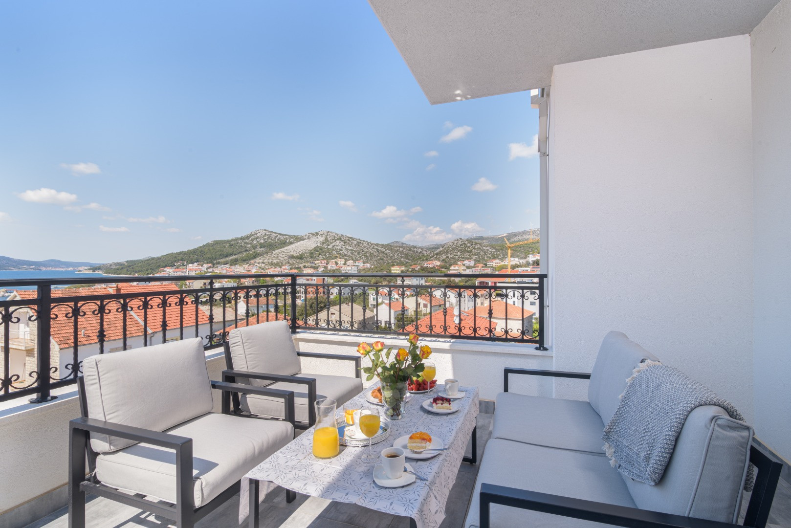 Villa Barbara & Zoran - Peaceful retreat in the heart of Dalmatia, Villa Barbara & Zoran with free parking and heated swimming pool, Seget Vranjica - Croatia Seget Vranjica
